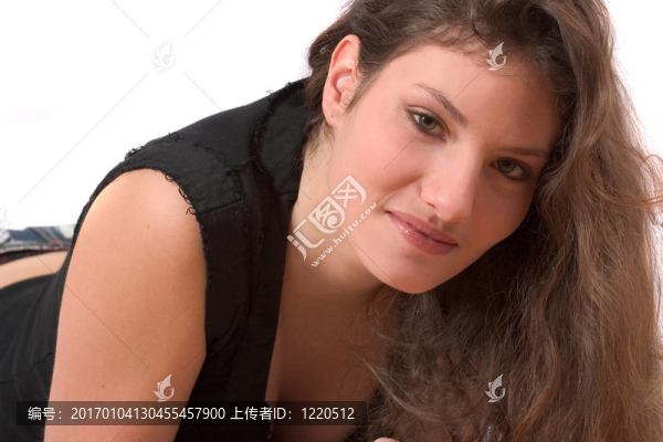 漂亮的女孩說謊