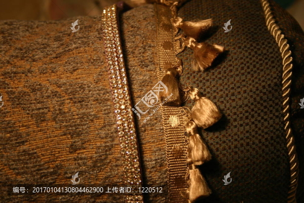 方向垂直于接觸面
