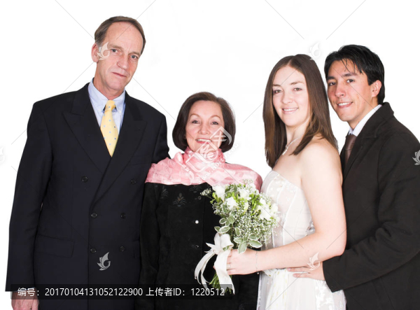 新娘和新郎與家人