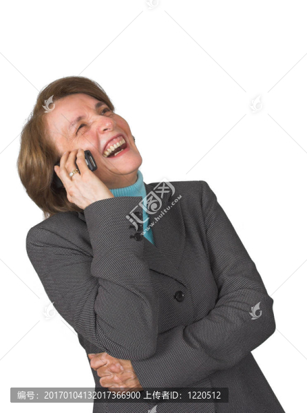 女商人在手機上笑