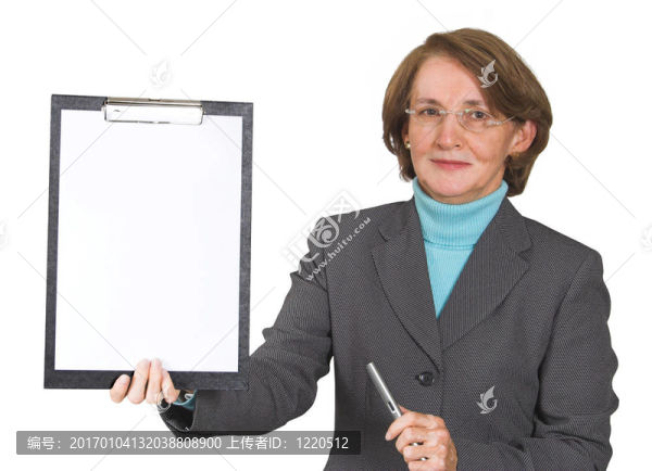 帶眼鏡的女商人展示文件夾