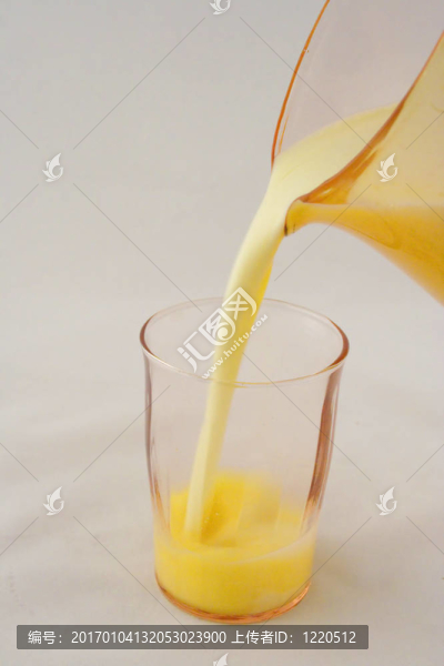 倒橙汁