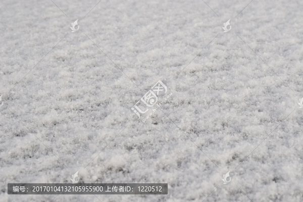 雪覆蓋的地面
