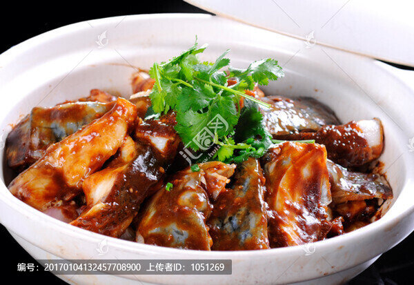生焗魚(yú)頭煲
