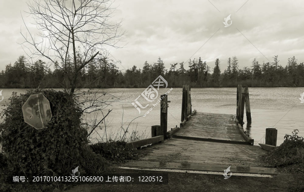 停止標(biāo)志和紀(jì)念十字架；Knappa,Dock