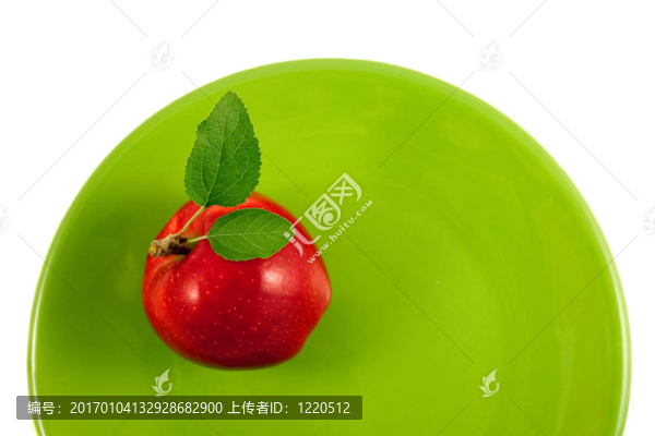 在盤子上的紅蘋果