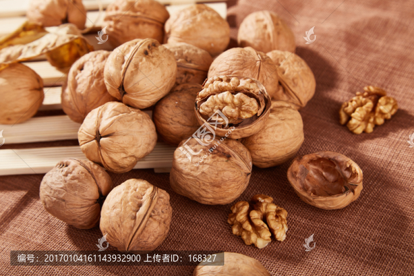 核桃實(shí)景高清圖