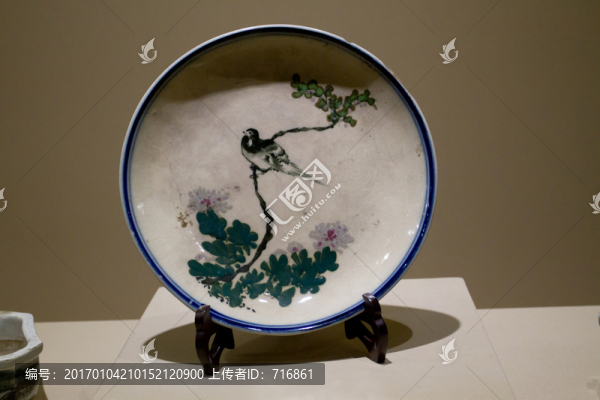 粉彩花鳥紋盤