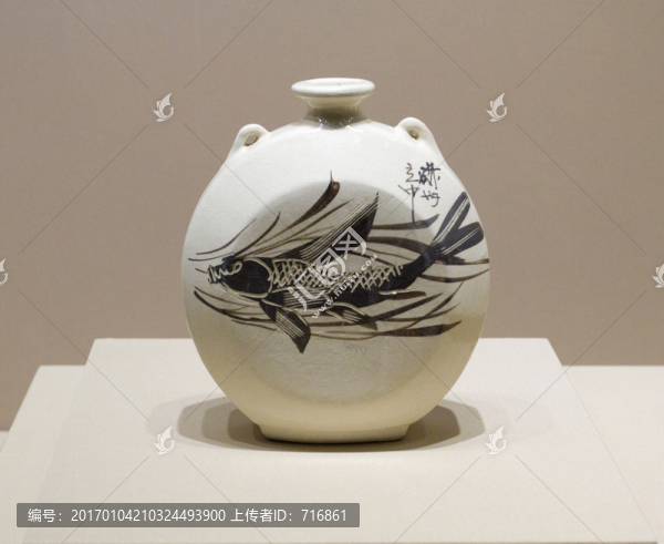 白底黑繪劃花魚藻紋雙系瓷扁壺