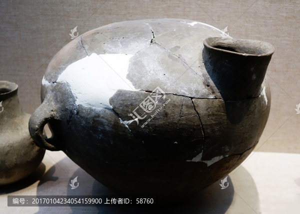 偏口壺