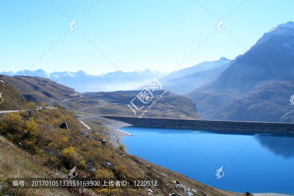 塞尼山湖