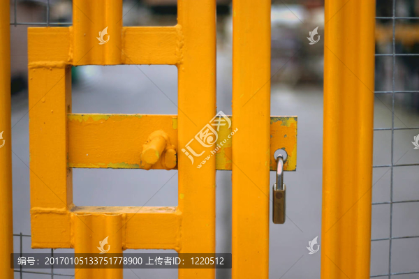 明亮的黃色的鎖