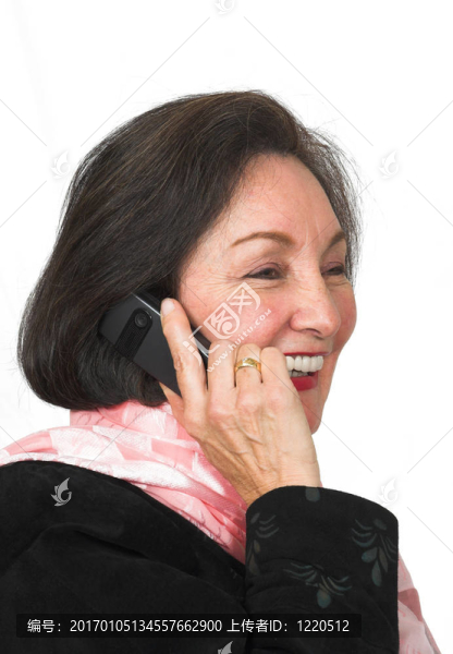 商業(yè)女人笑著打電話