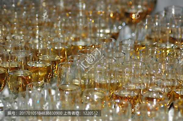 玻璃杯