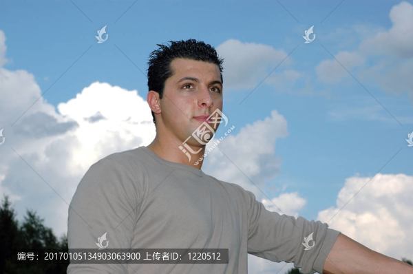 有魅力的男人。