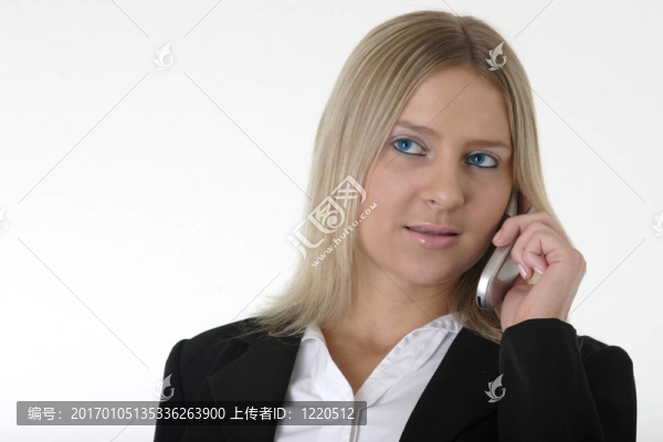 漂亮女人在打手機(jī)