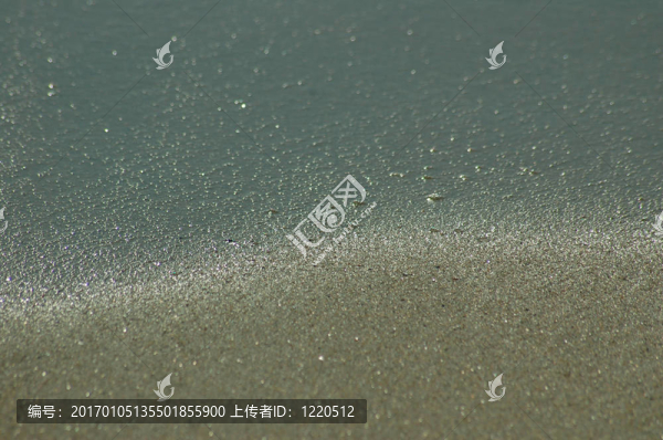 海浪和沙灘