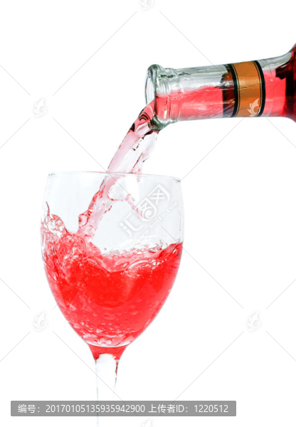 在玻璃上澆紅葡萄酒