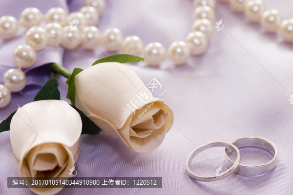 玫瑰和結(jié)婚戒指
