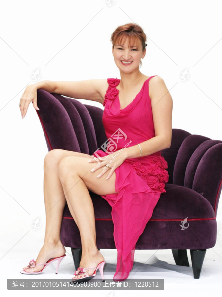 坐在椅子上的女人
