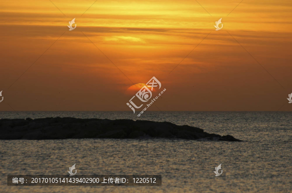 太陽在地中海的；以色列