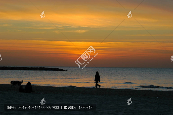 太陽在地中海的；以色列