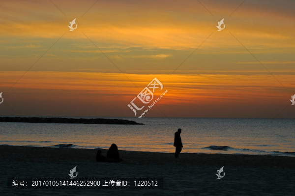 太陽(yáng)在地中海的；以色列