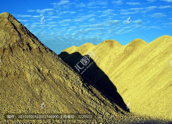 山的泥土