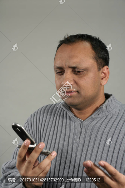 男人看著美孚