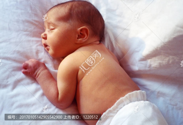 熟睡的嬰兒