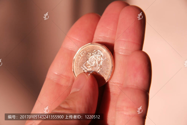 手拿一元