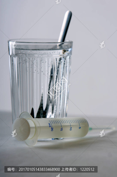 玻璃注射器的勺子