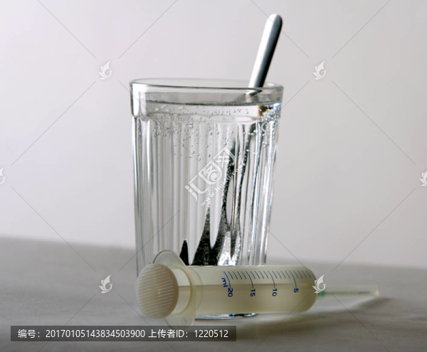 玻璃注射器的勺子