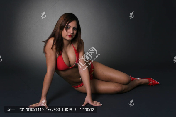 穿紅衣服的女孩