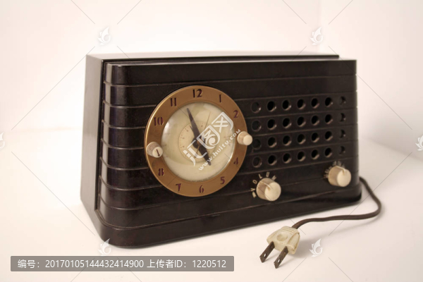 老式收音機(jī)鬧鐘