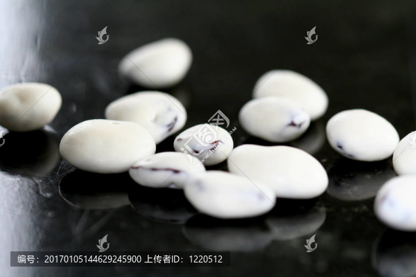 酸奶覆蓋黑葡萄干