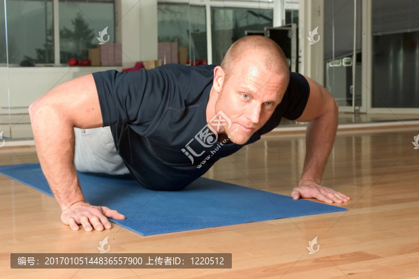 伏地挺身