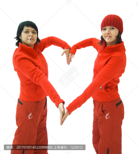 女孩在紅色的心