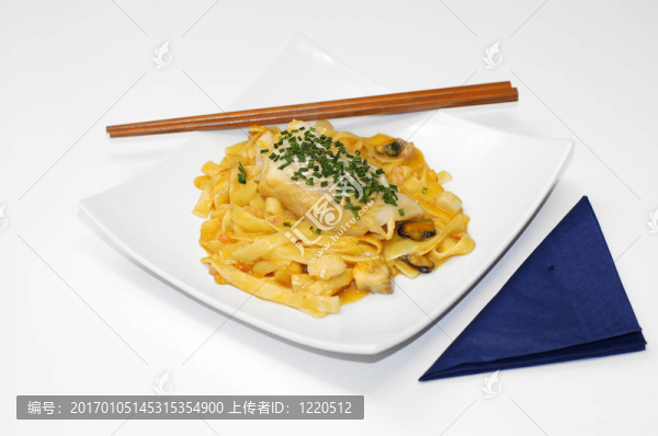 面條和魚。
