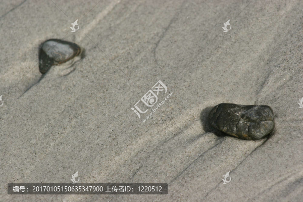 在B上的兩個(gè)鵝卵石