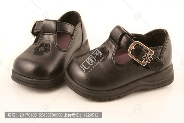 黑色的嬰兒鞋