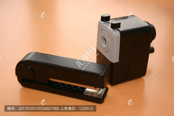 辦公桌上的辦公工具