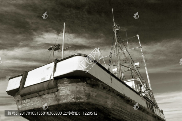 漁船；干船塢