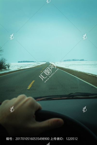 在冬季駕車穿越中西部