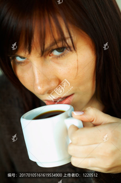 只是一杯咖啡