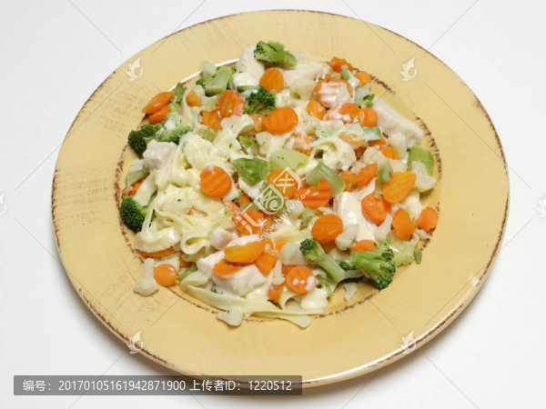 白脫奶油面和蔬菜