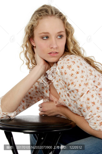 女孩金發(fā)