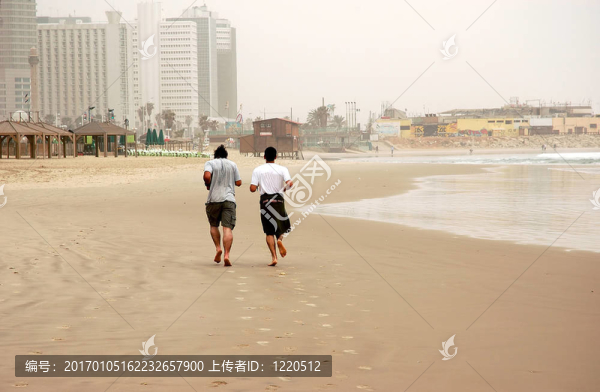 冬季海灘慢跑