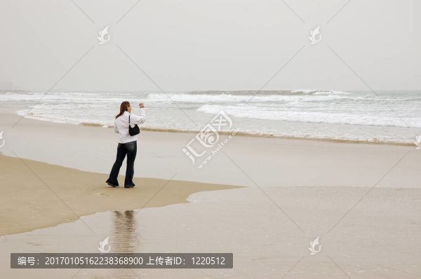 女孩和海