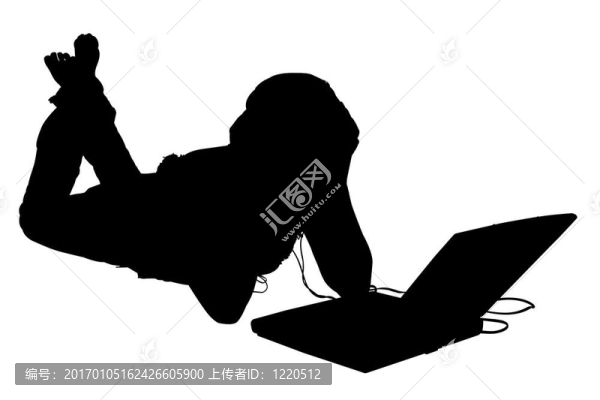 具有剪切路徑的白色的輪廓。年輕女子在地板上用筆記本電腦和耳機(jī)。